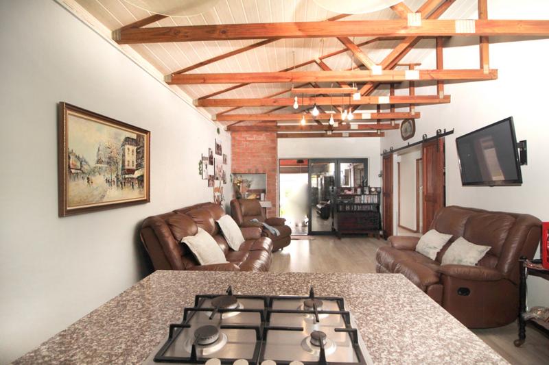 5 Bedroom Property for Sale in Fraaiuitsig Western Cape